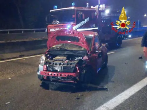 Auto fuori controllo sbanda Muore studentessa di 18 anni