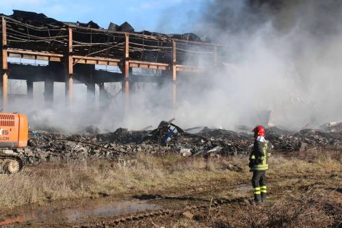 Incendio nel capannone: livelli di diossina oltre i limiti