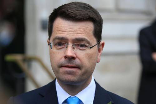 Gran Bretagna, si dimette il ministro per l'Irlanda del Nord