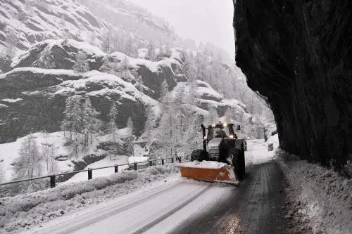 Maltempo, strade interrotte a Cervinia