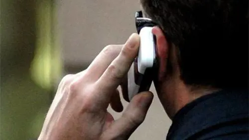 Cassazione: troppe chiamate al padre, condannato il figlio
