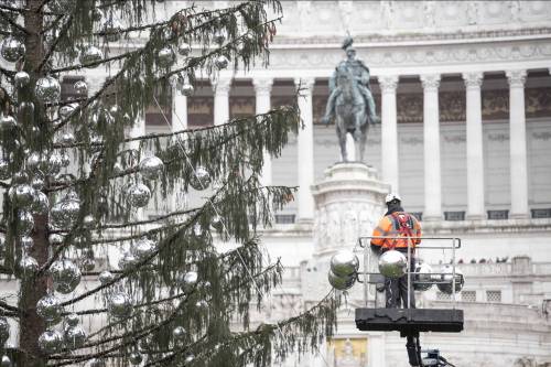 Il fantasma di Spelacchio agita la Raggi