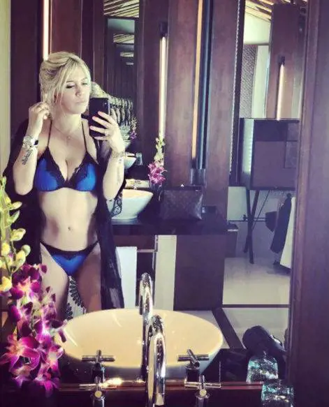 Wanda Nara e Mauro Icardi hot sui social: lui è nudo