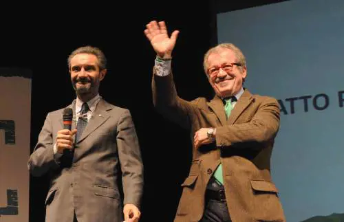 Maroni passa il testimone: "Dopo di me Fontana. Per Gori non c'è partita"