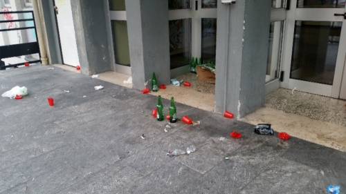 Alcol, caos, graffiti sui muri. Esposto contro la movida