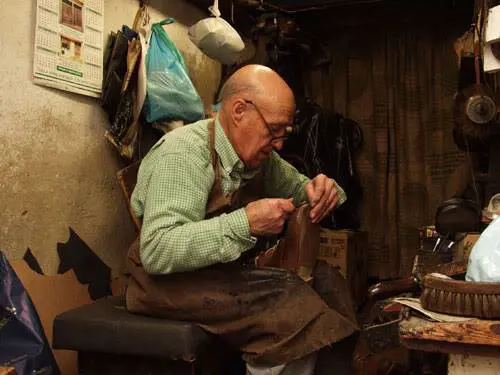 Lisbona torna in cammino grazie a milioni di scarpe 