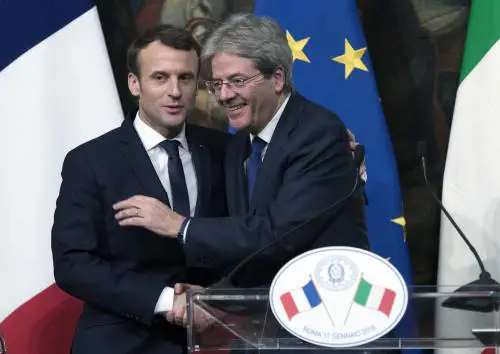 Macron a gamba tesa sul voto: tira la volata finale a Gentiloni