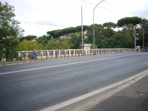 Torino, la mamma del 17enne suicida: "Mio figlio ucciso dai bulli"