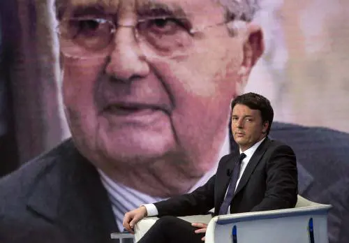 Matteo a De Benedetti: "Merkel ha rotto i c... Juncker è un cretino"