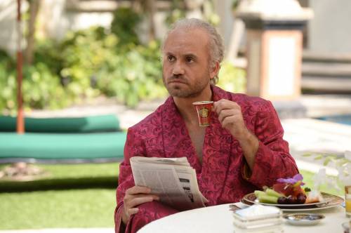 La morte di Versace raccontata con troppo gossip e pochi fatti