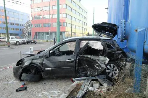 Schianto all'alba: 2 morti e 4 feriti. Un ubriaco finisce in manette per omicidio stradale