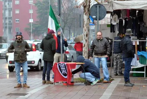 Su "Repubblica" raccolta firme si trasforma  in parata nera