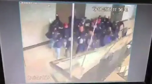Giacarta, crolla il palazzo della Borsa: 75 feriti