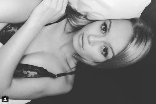 Mercedesz Henger, sexy in lingerie sui social