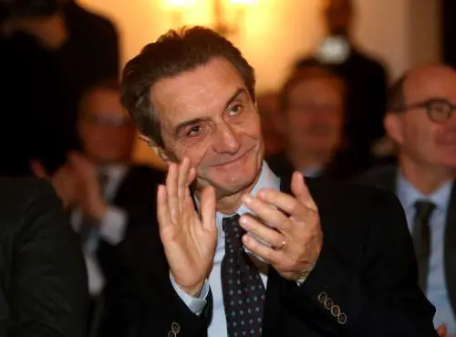 Migranti, Fontana zittisce le polemiche: "Le razze sono anche in Costituzione"