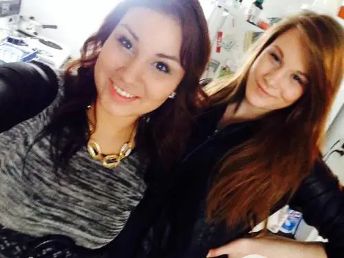 Si fa una foto con l'amica, poi la strangola: incastrata dal selfie