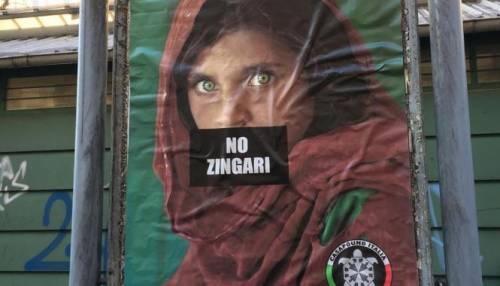 Torino, manifesto "No zingari" sulla foto della ragazza di McCurry: è giallo