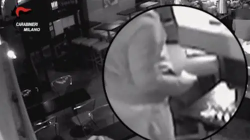 Drogata e stuprata a Milano, il video che incastra il branco