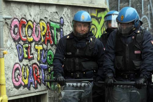 Finisce in ospedale a 71 anni Gli stranieri le occupano casa