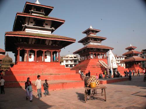 Macerie e divieto di scalata la «porta» dell'Himalaya rimane (ancora) chiusa