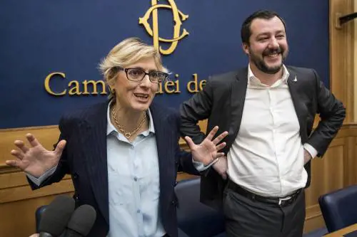 Legittima difesa, Bongiorno non ha dubbi: "Se sento passi in casa io sparo"