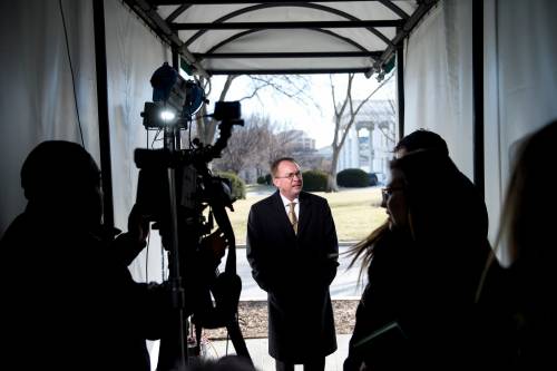 Mick Mulvaney, direttore dell'Ufficio budget, parla alla Casa Bianca