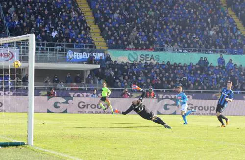 La fame di Mertens esalta il nuovo Napoli più cinico che bello