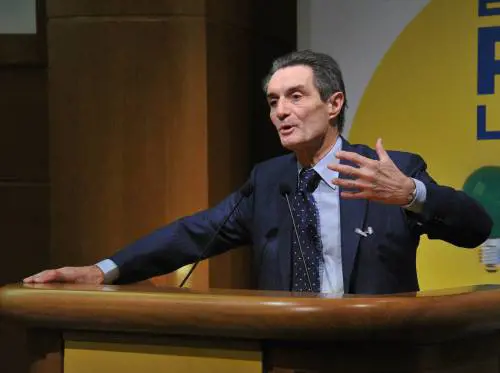 Fontana: "Se sarò eletto farò espellere 100mila clandestini dalla Lombardia"