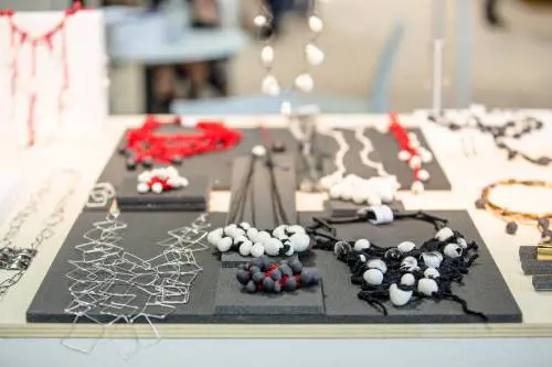 Gioielli moda e bijoux fra design e arte orafa a HoMi