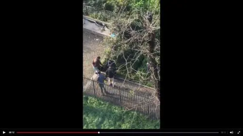 Roma, lo aggrediscono in 4 per rubargli il cellulare