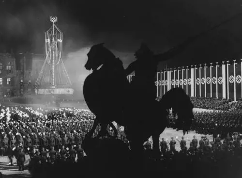 Svastica e rabdomanti: ecco le armi occulte utilizzate dal Terzo Reich