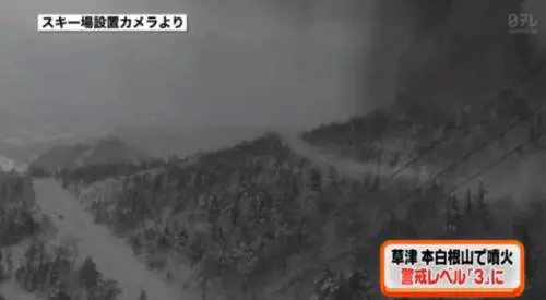 Giappone, l'eruzione del vulcano Kusatsu-Shirane