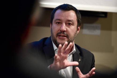 Salvini: "A Siri contestano mutuo? Reato di milioni di italiani"