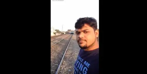 Il selfie col treno. Fino alla fine