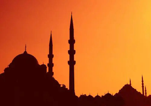 Nei meandri oscuri di Istanbul, in fuga da Oriente e Occidente