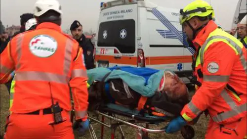 Pioltello, l'estrazione dei feriti dal treno