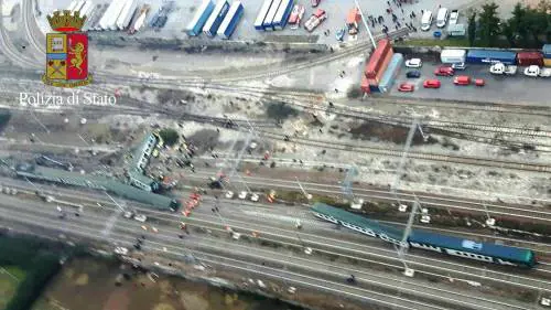 Treno deragliato, le immagini dall'alto