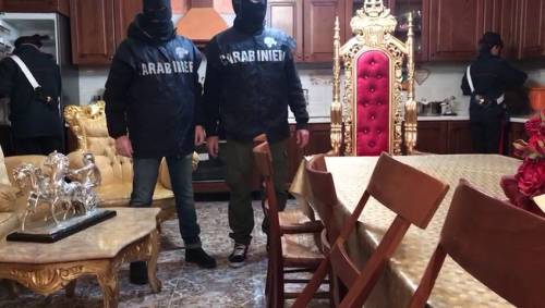 Le perquisizioni nelle abitazioni del clan Spada