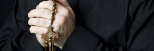 Caserta, esorcismi e violenze sessuali: arrestato un sacerdote