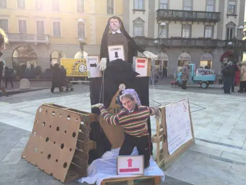 Da Monti alla Fornero: i manifesti della Lega