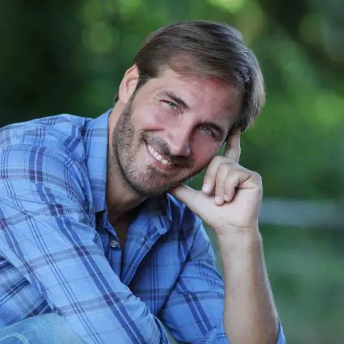 L'attore di "Un posto al sole" denuncia: "Discriminato per la mia malattia"