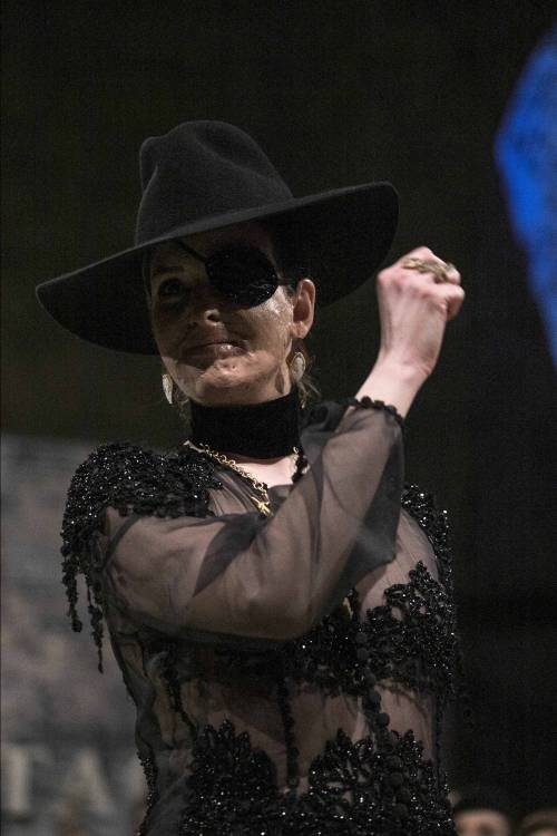 Gessica Notaro sfila in passerella a Roma