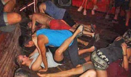 "Danza pornografica" in pubblico: arrestati dieci turisti in Cambogia