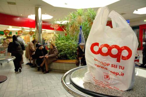 Le Coop chiudono il salotto ma le poltrone restano tutte