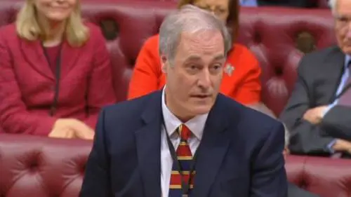 Gb, in Aula con 2 minuti di ritardo: ministro Bates si dimette