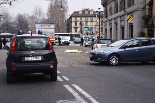 Torino, donna investita e uccisa da un'auto pirata