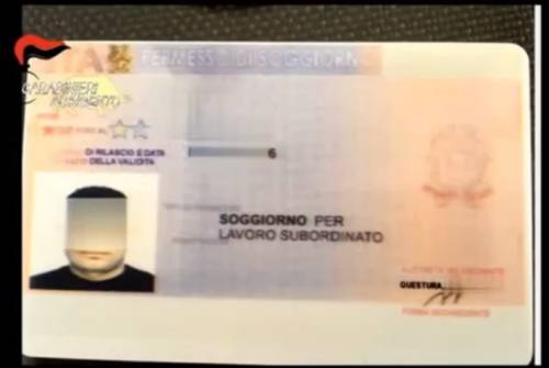 Adesso i migranti approdano con dei documenti italiani falsi