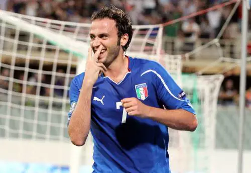 Pazzi di Pazzini. Al Levante è già un idolo e tutti lo imitano