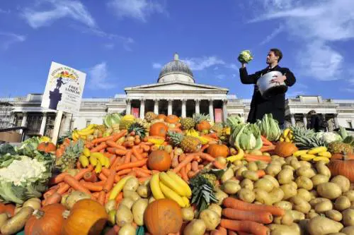 Per "guarire" il pianeta dagli sprechi di cibo feste, app e salvabanane