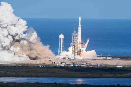 Space X, partito il bus spaziale Così andremo (forse) su Marte
